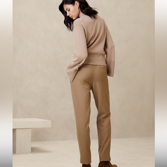 Banana Republic Pull on Tapered Pants - Picture 1 of 9